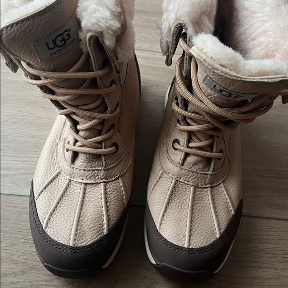 Ugg Adirondack III Boot - Picture 4 of 14